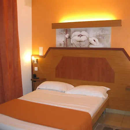 Hotel Le Nouvel Du Theatre 3*