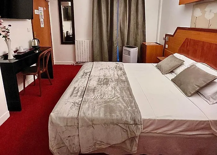 Отель Le Nouvel Du Theatre 3*