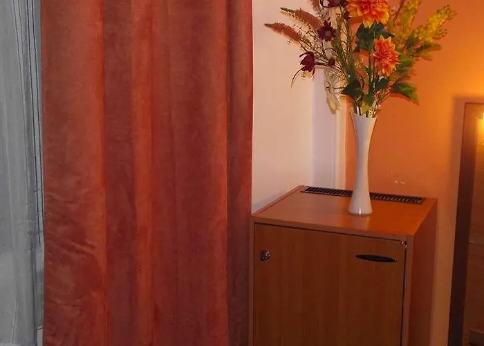 Отель Le Nouvel Du Theatre 3*