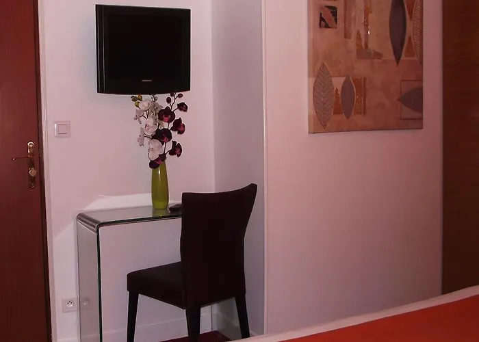 Отель Le Nouvel Du Theatre Париж