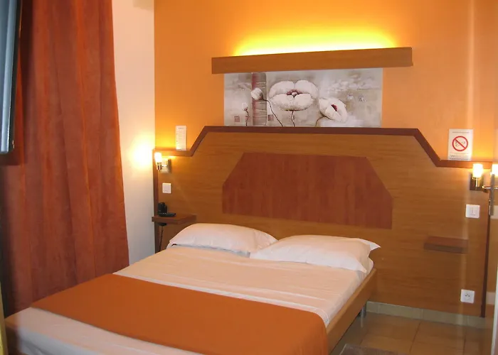 Отель Le Nouvel Du Theatre 3*