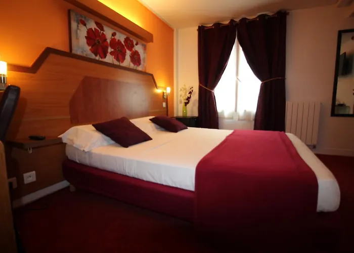 Отель Le Nouvel Du Theatre 3*